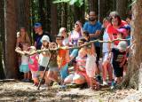 20180603002138_DSCF2830: Foto: Na děti čekala v chlístovickém lese okolo Sionu řada pohádkových postav