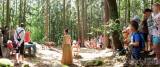 20180603002138_DSCF2834: Foto: Na děti čekala v chlístovickém lese okolo Sionu řada pohádkových postav
