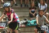 20180608140022_x-1315: Foto: Mladí cyklisté si v amfiteátru vyzkoušeli stupně vítězů