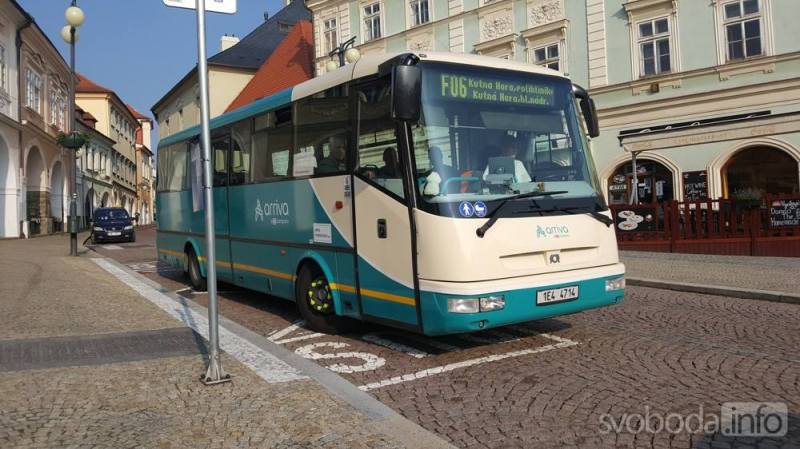 Na autobusy v centru Kutné Hory si musí zvyknout cestující, ale i řidiči!