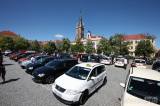 20180630134743_5G6H3059: Foto: Čáslavské náměstí v sobotu zaplavily desítky vozů VW Touran