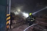 20180701085802_13-013: Video, foto: Požár autodílny ve Viticích napáchal škodu za tři miliony