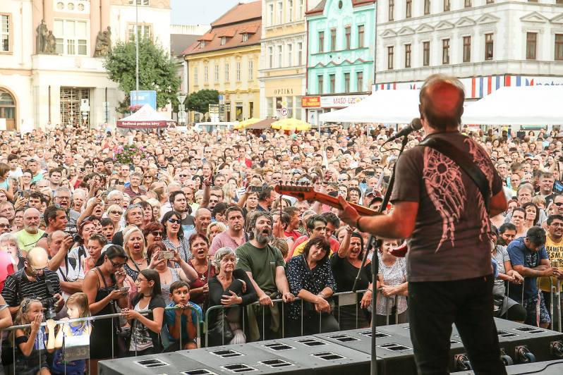 Foto: Kolínské náměstí zaplnil diváky kocert Olympiku a Báry Zemanové
