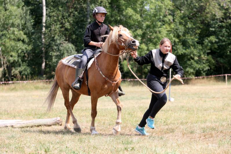 Foto: V Čestíně na hřišti sehrál hlavní roli kůň, důležité bylo i umění jezdců