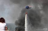 20180812173313_5G6H7480: Foto: Do boje s plameny na Karlově hasiči povolali i vrtulník
