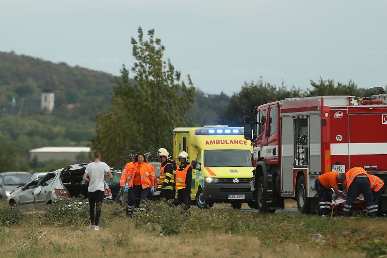 Foto: Na silnici mezi Kolínem a Kutnou Horou se v sobotu zranili dva lidé