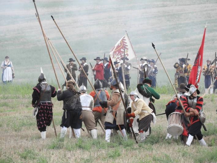 Foto, video: U Čáslavi proběhla rekonstrukce bitvy z roku 1618