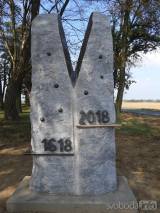 20180915191721_5: Foto, video: Odhalili pamětní kámen bitvy u Čáslavi
