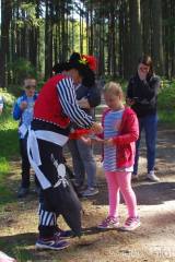 20180928233001_IMGP5551: Foto: Na trasu Pohádkového putování v Bohdanči se vypravilo 279 dětí s doprovodem!