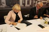 20181017193753_5G6H9644: Podepsali koaliční smlouvu, na spolupráci se dohodly Čáslav pro všechny, ODS a Šance pro rodinu