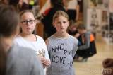 20181026115811_5G6H5347: Foto: Loňští a letošní deváťáci připravili výstavu „Osudové osmičky“ na ZŠ Žižkov