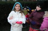 20181130183734_5G6H0165: Foto: V Křeseticích v pátek rozsvítili vánoční strom, zazpívaly děti ze školy
