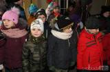 20181130183744_5G6H0461: Foto: V Křeseticích v pátek rozsvítili vánoční strom, zazpívaly děti ze školy