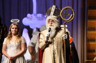Foto: V kutnohorském divadle si děti užily pohádku „Mikulášská vánočka“ s tradiční nadílkou