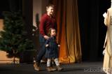 20181205205326_5G6H3203: Foto: V kutnohorském divadle si děti užily pohádku „Mikulášská vánočka“ s tradiční nadílkou