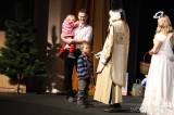 20181205205327_5G6H3289: Foto: V kutnohorském divadle si děti užily pohádku „Mikulášská vánočka“ s tradiční nadílkou
