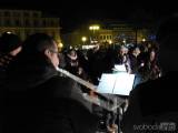 20181212233317_DSCN0653: Foto: Čáslaváci si ve středu večer zazpívali koledy na náměstí