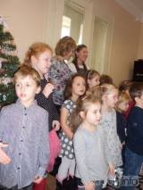 20181218221244_CIMG24203: Seniory v Klubu důchodců na vánoční besídce potěšily děti z MŠ Benešova