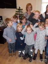 20181218221245_CIMG24206: Seniory v Klubu důchodců na vánoční besídce potěšily děti z MŠ Benešova