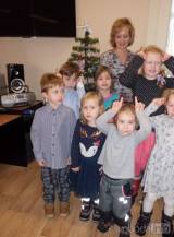 20181218221247_CIMG24211: Seniory v Klubu důchodců na vánoční besídce potěšily děti z MŠ Benešova