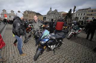 Foto: Štědrodenní motorkářská vyjížďka objektivem Pouličního fotografa