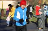 20181231135053_IMG_1553: Foto: Běžci si poslední den v roce zpestřili Silvestrovským během ve Svatém Mikuláši