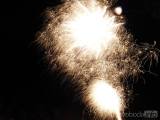 20190101214141_DSCN0873: Foto, video: Čáslaváci vítali rok 2019 novoročním ohňostrojem na Žižkově náměstí