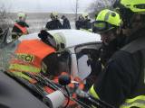 20190103194815_03-003: Video, foto: K nehodě osobního vozidla a autobusu na Kolínsku letěl vrtulník