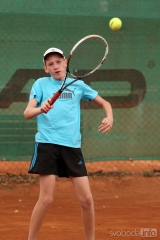 5g6h8634: Foto: V tenisovém turnaji mladších žáků na kurtech Sparty bojovaly čtyři desítky dětí