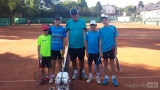 tenis12: Foto: V tenisovém turnaji mladších žáků na kurtech Sparty bojovaly čtyři desítky dětí