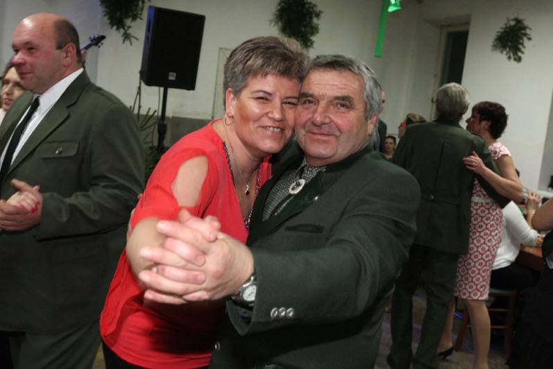 Foto: Myslivce na plese ve Vlkanči pobavila skupina S.A.M.