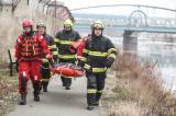 20190124123223_x-5686: Foto: Kolínští hasiči trénovali záchranu z probořeného ledu