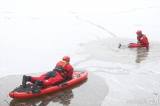 20190124123224_x-5711: Foto: Kolínští hasiči trénovali záchranu z probořeného ledu