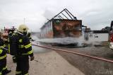 20190211183553_08-008: Foto, video: Při požáru usedlosti ve Vykáni byl vyhlášen druhý stupeň poplachu