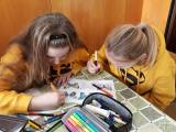 20190212134917_13: Dívky z deváté třídy ZŠ Vrdy se zapojily do projektu „SRDCE S LÁSKOU Darované“