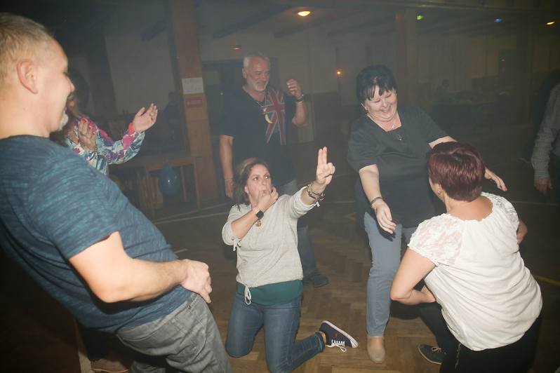 Foto: Taneční zábavu ve Staráku si vzala na starost kapela 4G