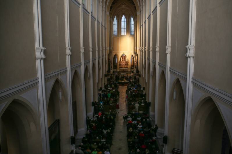 Foto: Jarní rovnodennosti v Sedlecké katedrále letos konečně přálo počasí