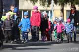 20190321134459_5G6H9439: Foto: Zima je definitivně pryč, děti z MŠ Benešova II vynesly Moranu a odemkly jaro!