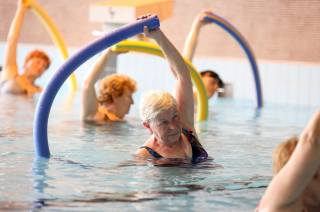 Foto: O pravidelné zdravotní cvičení v kutnohorském bazénu je zájem