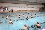 20190327113159_5G6H2730: Foto: O pravidelné zdravotní cvičení v kutnohorském bazénu je zájem