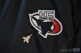 20190402115903_HC_caslav120: Hokejisté HC Čáslav přivezli na leteckou základnu ukázat mistrovský pohár!