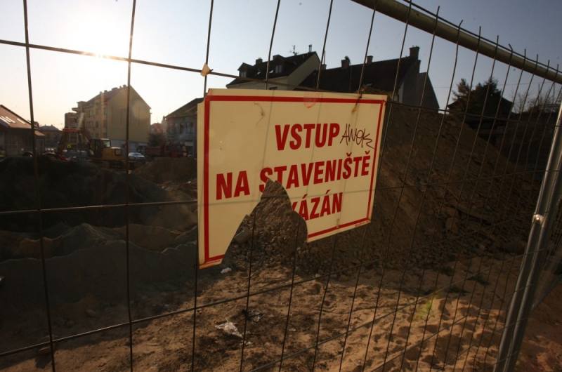 Město Kolín podalo žalobu na firmu, která měla rekonstruovat kanalizaci v ulici Třídvorská