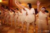 20190421011213_5G6H3910: Foto: Fialkový ples pozdravily žlebské ženy klasickým baletem „Labutí jezero“