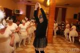 20190421011215_5G6H3988: Foto: Fialkový ples pozdravily žlebské ženy klasickým baletem „Labutí jezero“