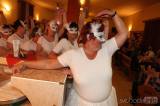 20190421011216_5G6H4036: Foto: Fialkový ples pozdravily žlebské ženy klasickým baletem „Labutí jezero“