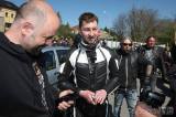 20190421144211_5G6H5019: Foto, video: Kutnohorští motorkáři Royal Riders zahájili sezonu tradičním pozdravem pouti