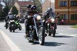20190421144216_5G6H5163: Foto, video: Kutnohorští motorkáři Royal Riders zahájili sezonu tradičním pozdravem pouti