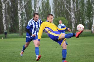 Fotbalisté Sokola Horušice zvládli domácí důležité utkání proti Sázavě B