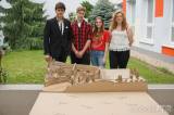 20190522232429_kolin_soutez14: SOŠ a SOU stavební kolín - Studenti z Kolína postavili vodní přehradní nádrž z vlnité lepenky