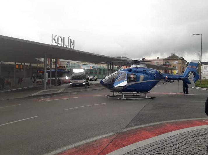 Vlak v Kolíně zranil dvě děti, jedno muselo být převezeno letecky do nemocnice v Motole